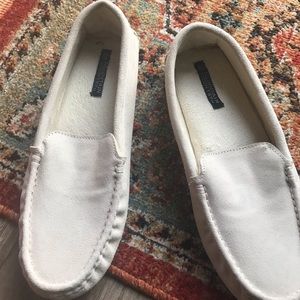 Mountain Country off white size 10 mens micro suede slippers